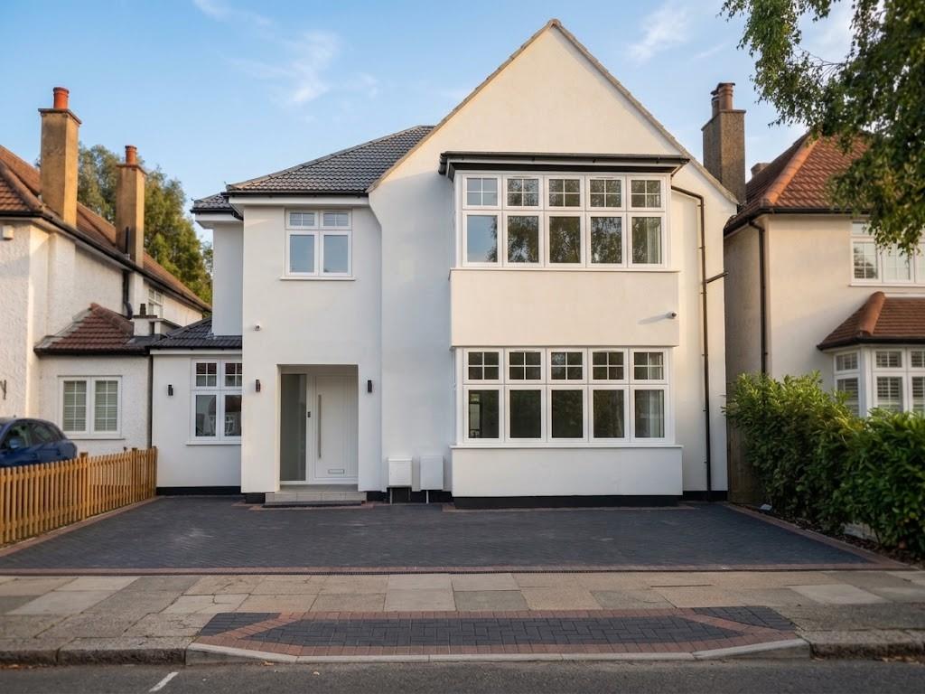 7 bed property in Beech Walk, Mill Hill